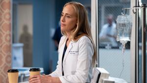 Kim Raver als Dr. Teddy Altman in Staffel 22 von "Grey's Anatomy".