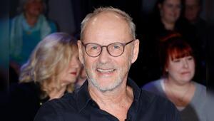 Reinhold Beckmann hat die Fußballberichterstattung im deutschen Fernsehen über zwei Jahrzehnte ...