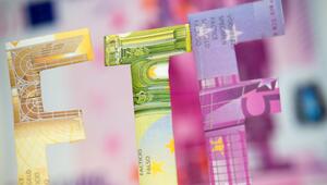 Aus Spielgeld gefaltete Buchstaben ETF