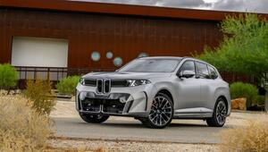 Der neue BMW X5 40 xDrive in der Farbe Frozen Space Silver