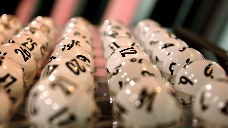 Lotto "6 aus 49" wird in Deutschland seit 1955 gespielt.