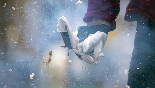 Böller explodiert bei PK der Feuerwehr in der Hand einer Puppe