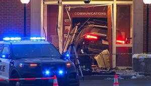 Wahnsinnstat in Massachusetts: Autofahrer rast absichtlich in Polizeistation