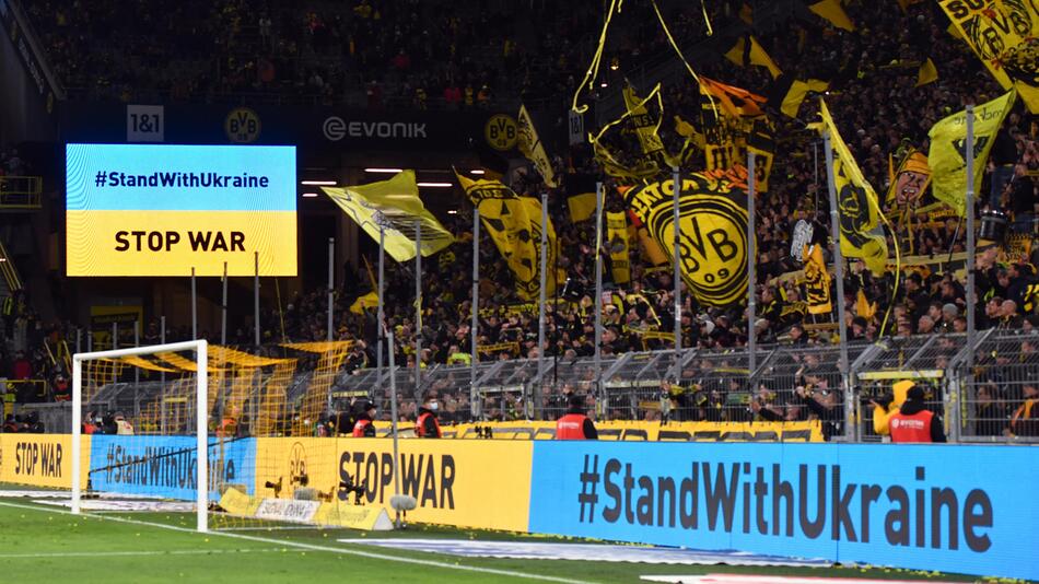 #StandWithUkraine, Stop War, BVB, Fußball