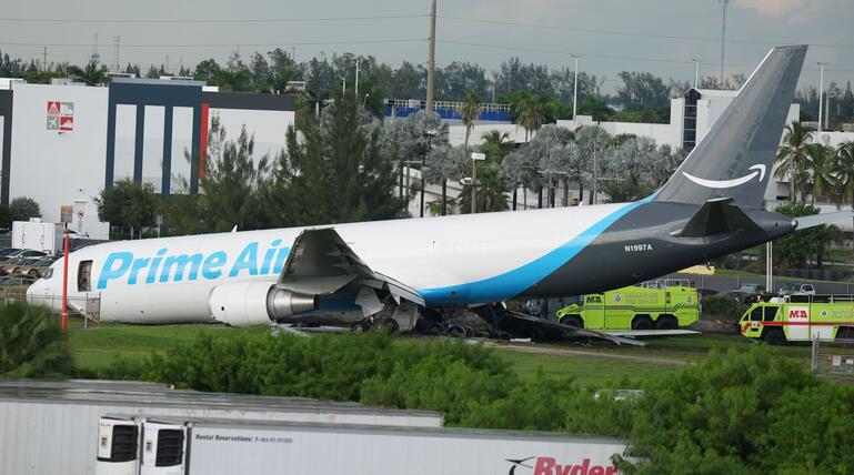 Unfall mit Frachtflugzeug nach Landung am Flughafen Miami