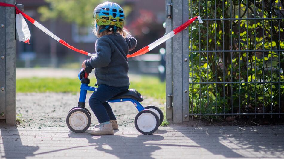 Coronavirus – Abgesperrter Spielplatz