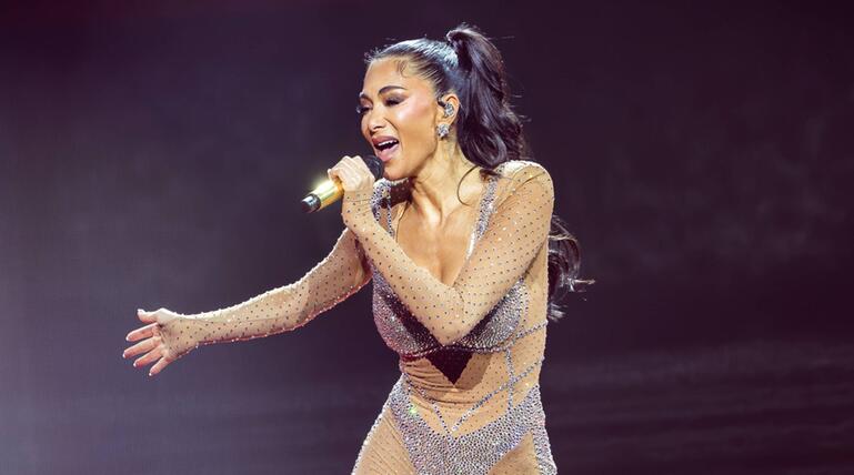 Nicole Scherzinger ließ sich trotz ihres Unfalls nicht vom Performen abhalten.