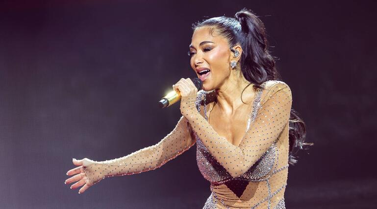 Nicole Scherzinger ließ sich trotz ihres Unfalls nicht vom Performen abhalten.