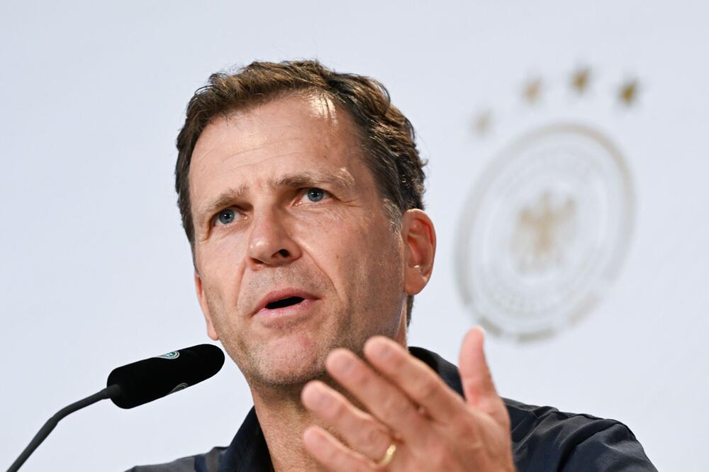 Oliver Bierhoff während einer Pressekonferenz