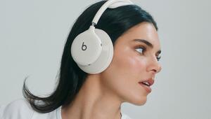 Kendall Jenner wurde bereits vor dem offiziellen Verkaufsstart mit den neuen Beats 360 gesehen.