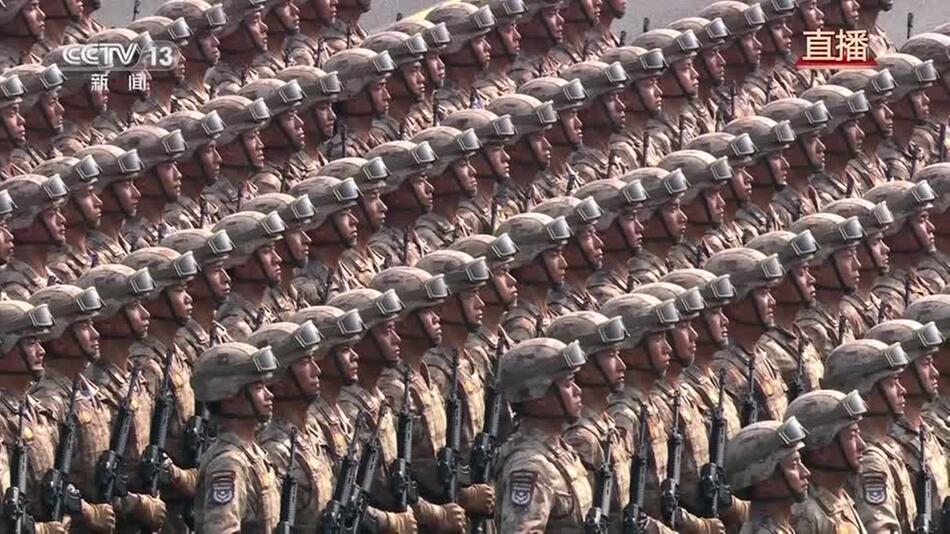 China demonstriert bei Parade militärische Stärke