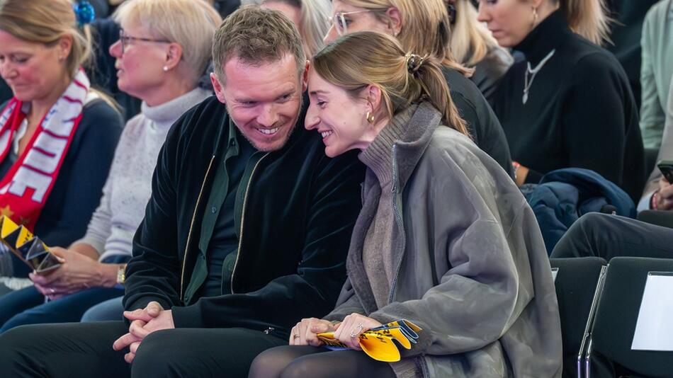 Fußball-Bundestrainer Julian Nagelsmann mit Freundin Lena Wurzenberger beim Basketballspiel FC ...