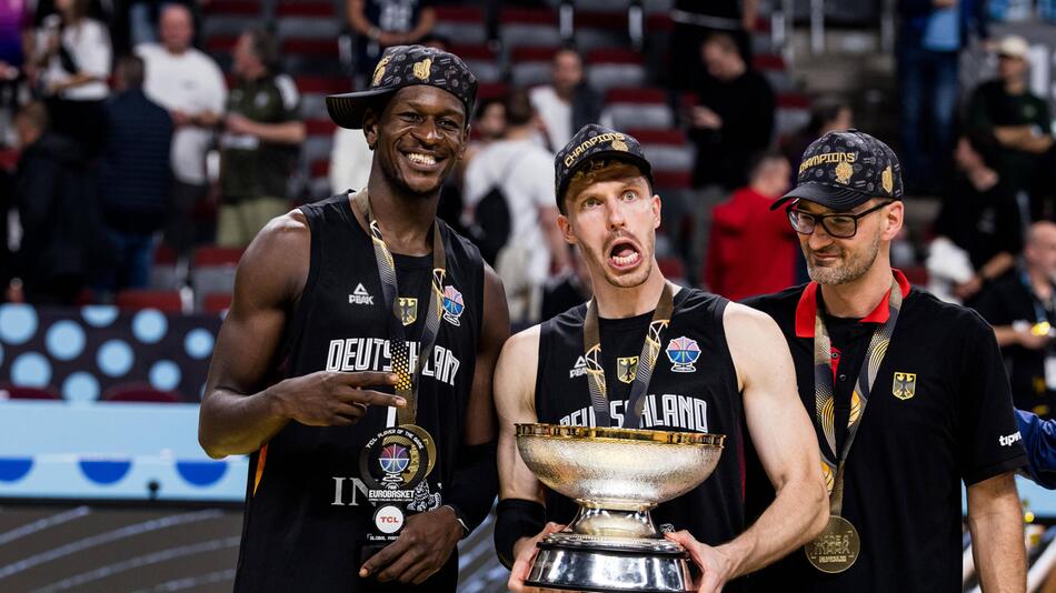 Isaac Bonga und Andreas Obst waren zu Späßen aufgelegt.