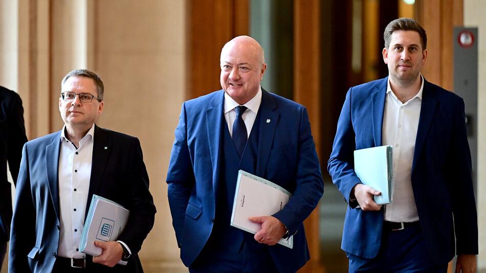 ÖVP-Chef Christian Stocker bei der Ankunft im Parlament