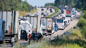 Reiseverkehr staut auf der A7