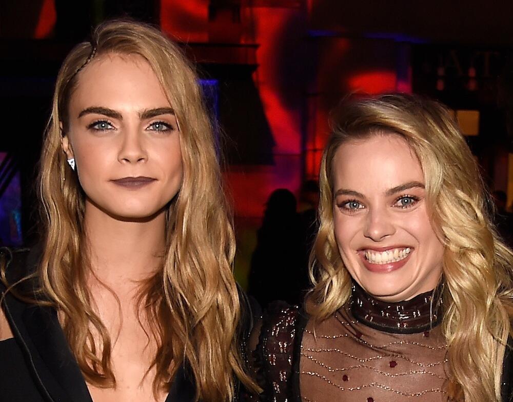 Марго робби каре делевинь. Margot Robbie and cara Delevingne. Делевинь 2022. Марго Робби и Делевинь.