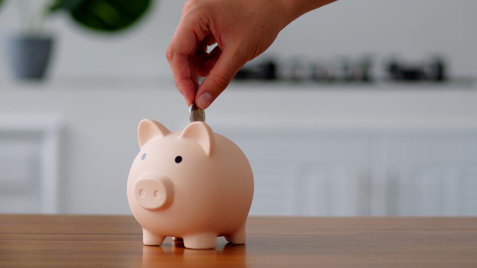 Optimisten vs. Pessimisten: Welche Menschen sparen mehr Geld?