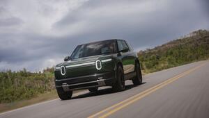 Der Rivian R2 auf einer Straße
