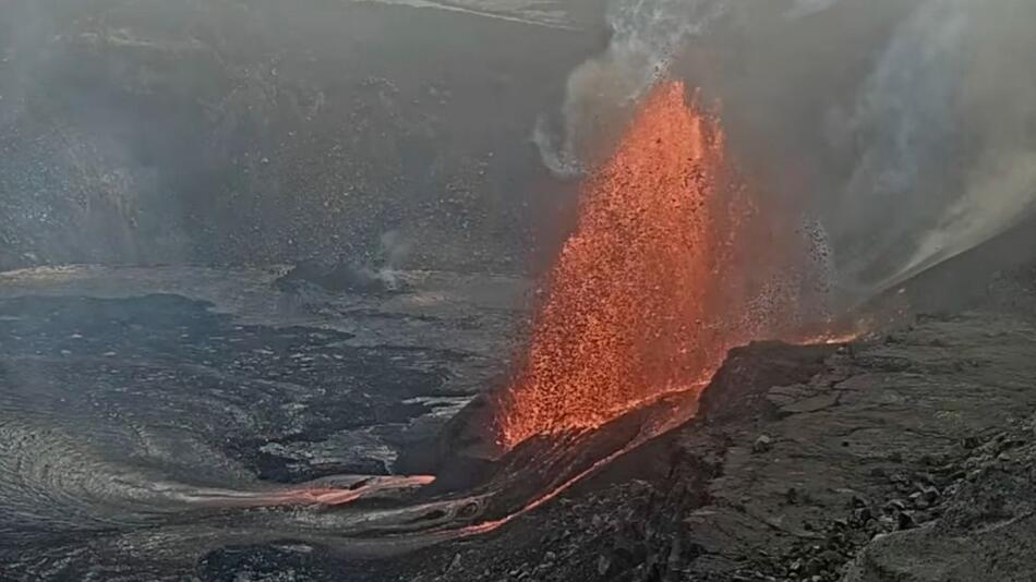 Kilauea-Vulkan auf Hawaii spuckt Lava