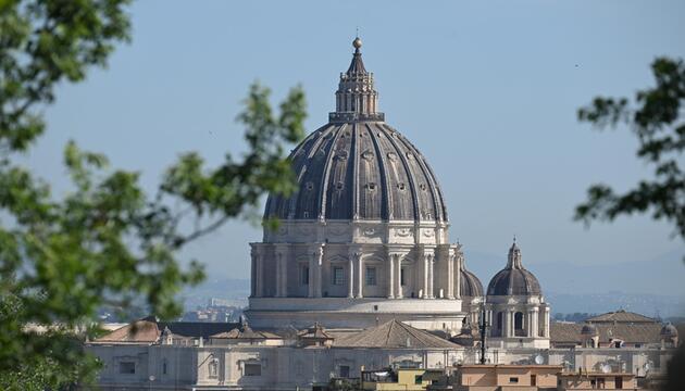 Konklave beginnt, Ansicht der Kuppel des Petersdom