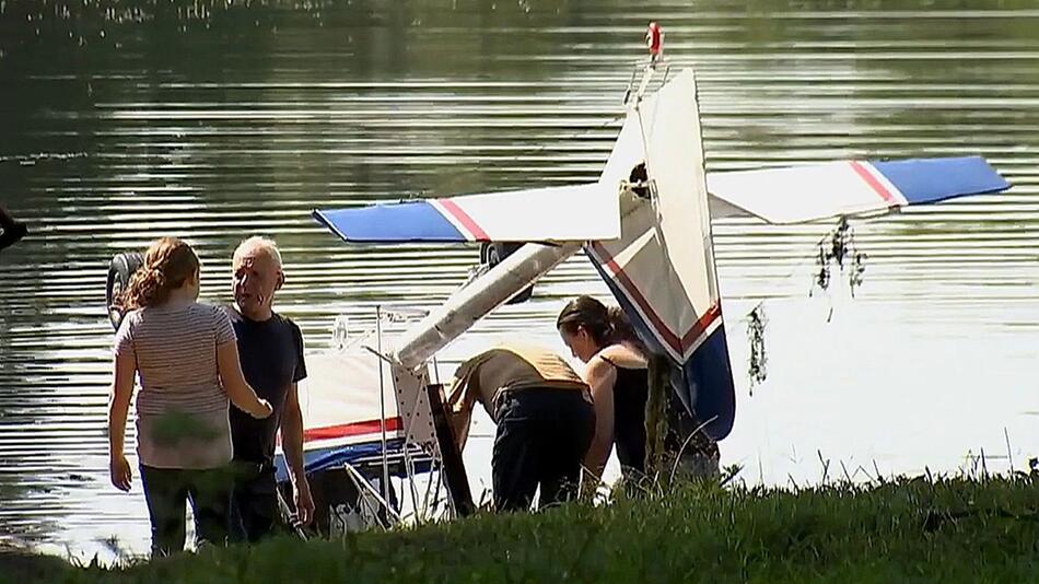 Bruchlandung in See in Connecticut – Pilot: „Einfach Leistung verloren“
