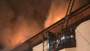 Der Dachstuhl eines Hotels im Ortszentrum fing Feuer