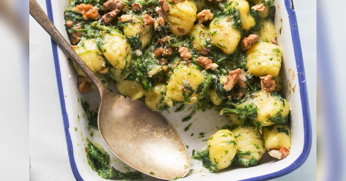 Осенний гноччи-суфле с горгонзолой, шпинатом и жареными грецкими орехами