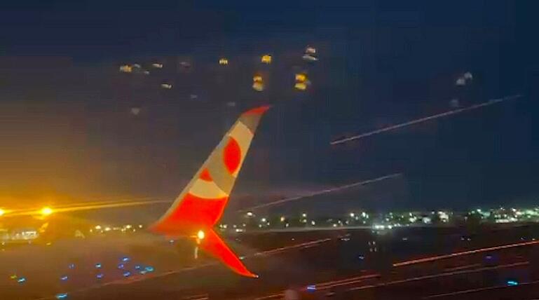 Schock beim Abheben: Triebwerk von Passagierflugzeug spuckt Feuer