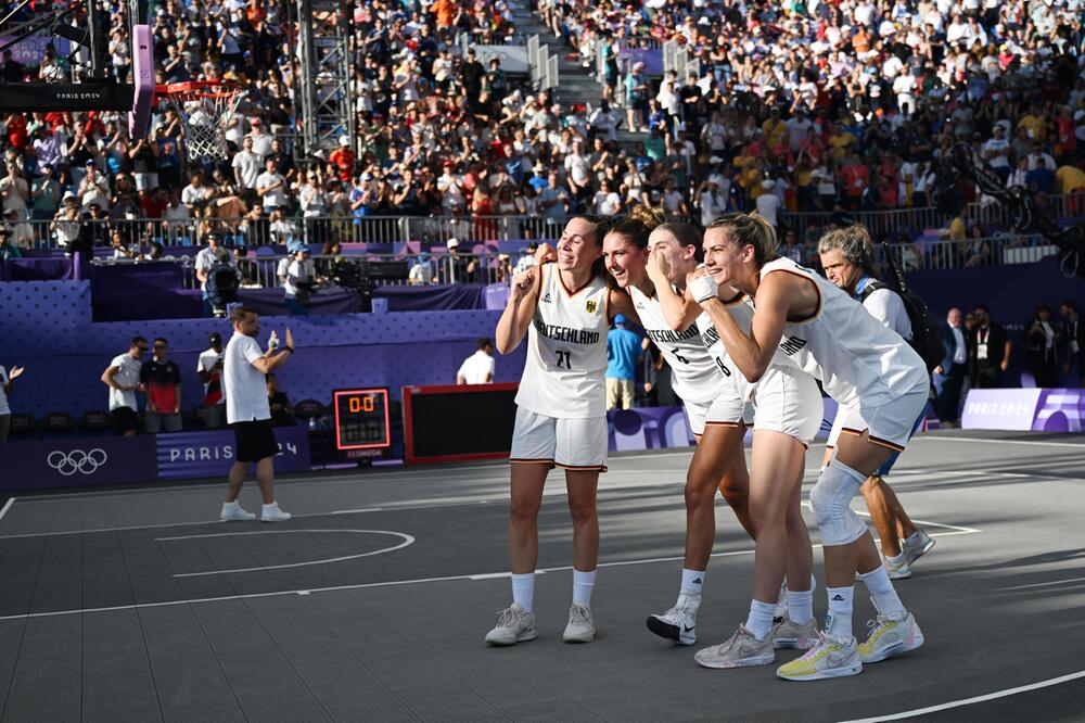 Jubel der deutschen 3x3-Basketballerinnen nach dem Finaleinzug