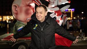 Künstler Jacques Tilly vor seinem diesjährigen Mottowagen