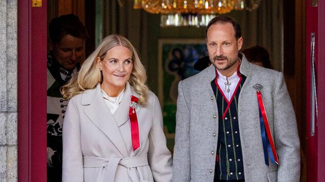 Königin Mette-Marit musste einige Stunden im Krankenhaus verbringen. König Haakon hatte sie ...
