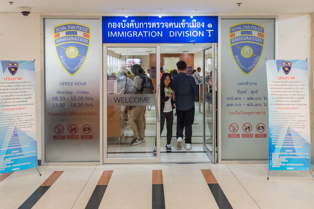 Eingang der thailändischen Einwanderungsbehörde im Chaeng Watthana Government Complex