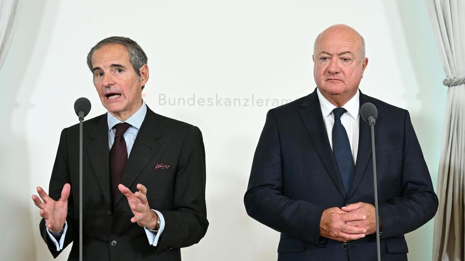 IAEA-Chef Grossi und Bundeskanzler Stocker (v. l. n. r.)