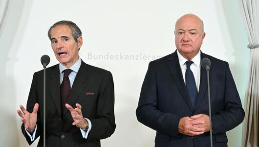 IAEA-Chef Grossi und Bundeskanzler Stocker (v. l. n. r.)
