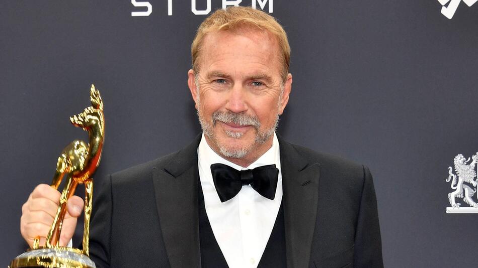 Kevin Costner bekam 2024 in München einen Bambi überreicht.