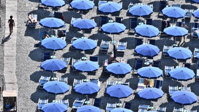 Sonnenschirme am Strand