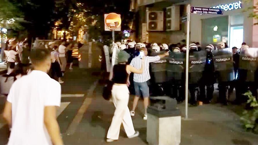 Erneut Proteste und Ausschreitungen in Belgrad
