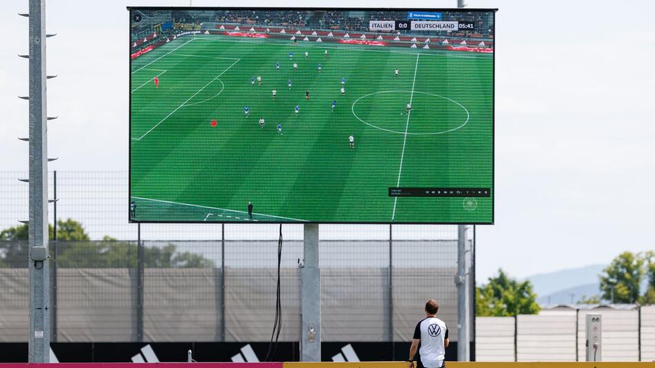 Training Fußball Nationalmannschaft Männer