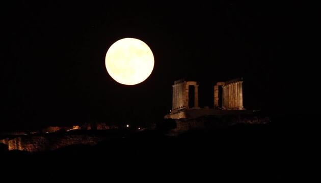 Beim Poseidon! Sommermond strahlt über Kap Sounion