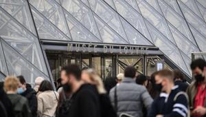 Touristen vor verschlossenen Türen: Louvre-Personal am Limit