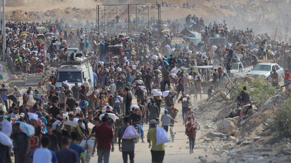 überfüllte Straße im Gazastreifen