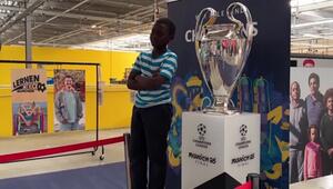 CL-Pokal in München eingetroffen