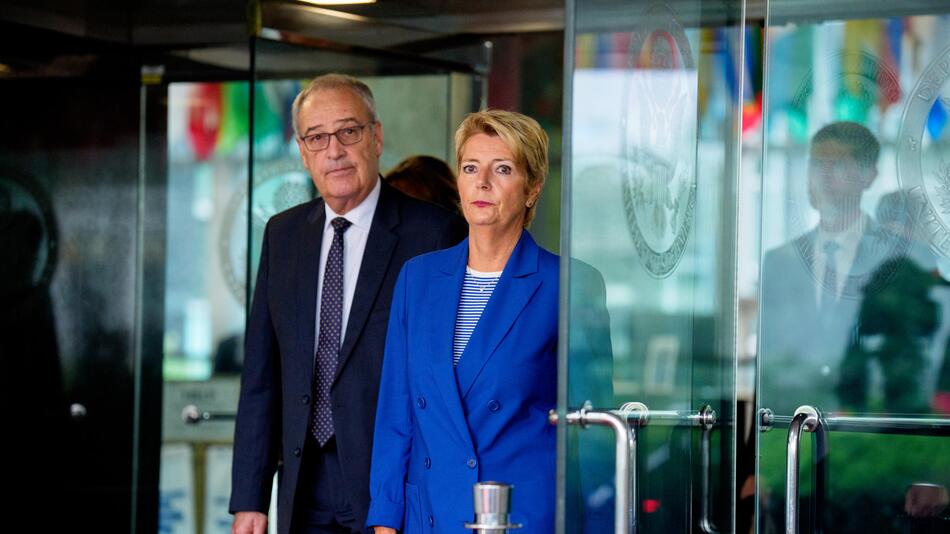 Karin Keller-Sutter (r.) und Guy Parmelin beim Verlassen des US-Außenministeriums am 6. August 2025