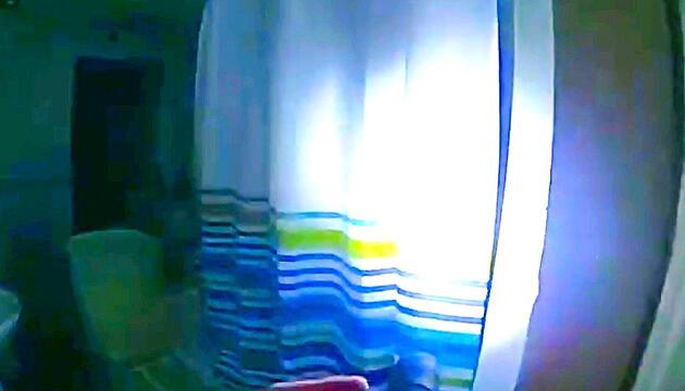 Grusel-Moment für Polizisten: Suche im Keller endet mit Überraschung in der Dusche