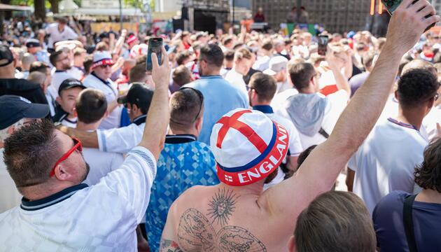 Die Fußballfans aus England gelten gemeinhein als besonders leidenschaftlich. (Archivbild)