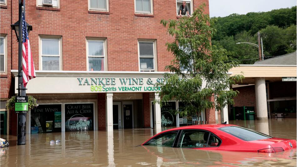 Das Stadtzentrum von Montpelier versinkt im Wasser