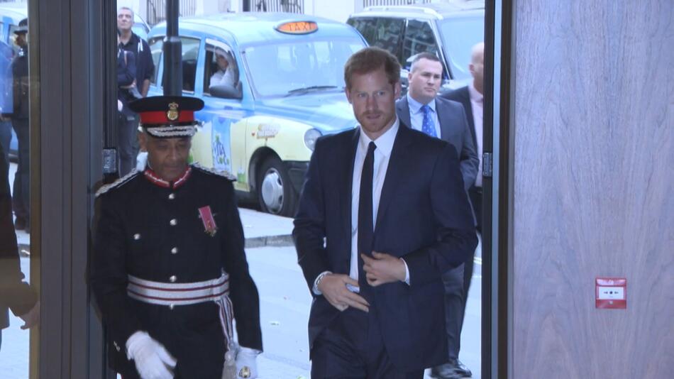 Korrektur! Schönes Polster: Prinz Harry erhält an 40. Geburtstag Millionen-Erbe