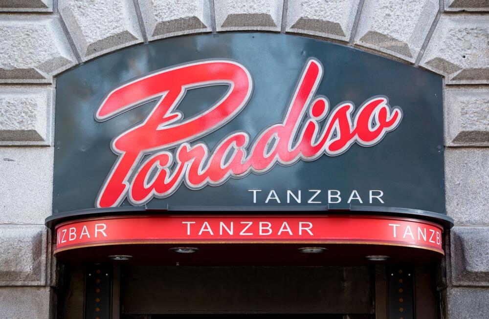 Eingang der Tanzbar "Paradiso"