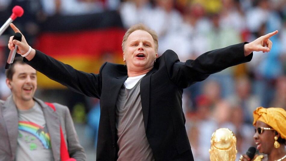 Herbert Grönemeyer während seines Auftritts bei der Eröffnungsfeier zur Fußball-WM 2006 in München.