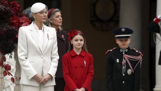 Fürstin Charlène und ihre Zwillinge sind auf einem Muttertagsfoto zu sehen.